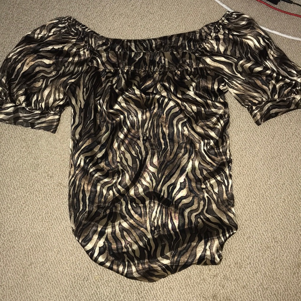 Loose brown Zebra print blouse .